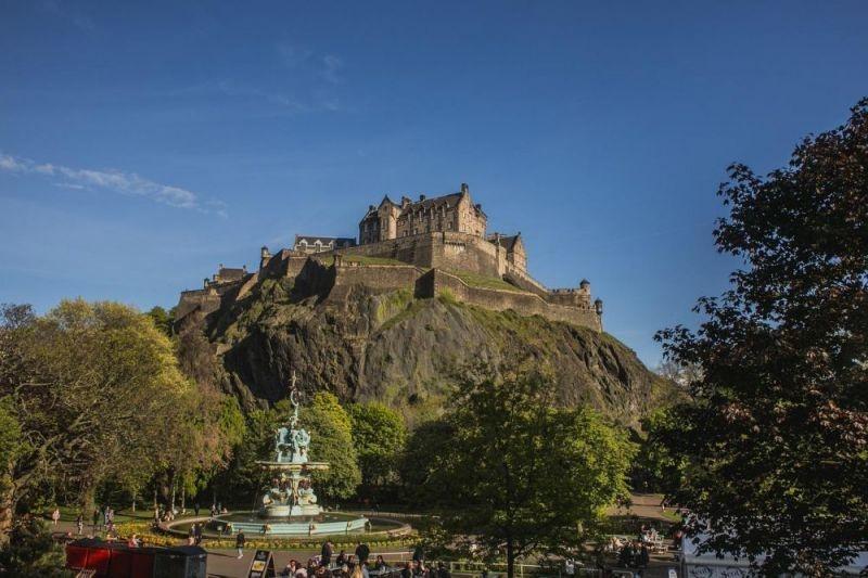 Edinburgh Castle Accommodation Guide