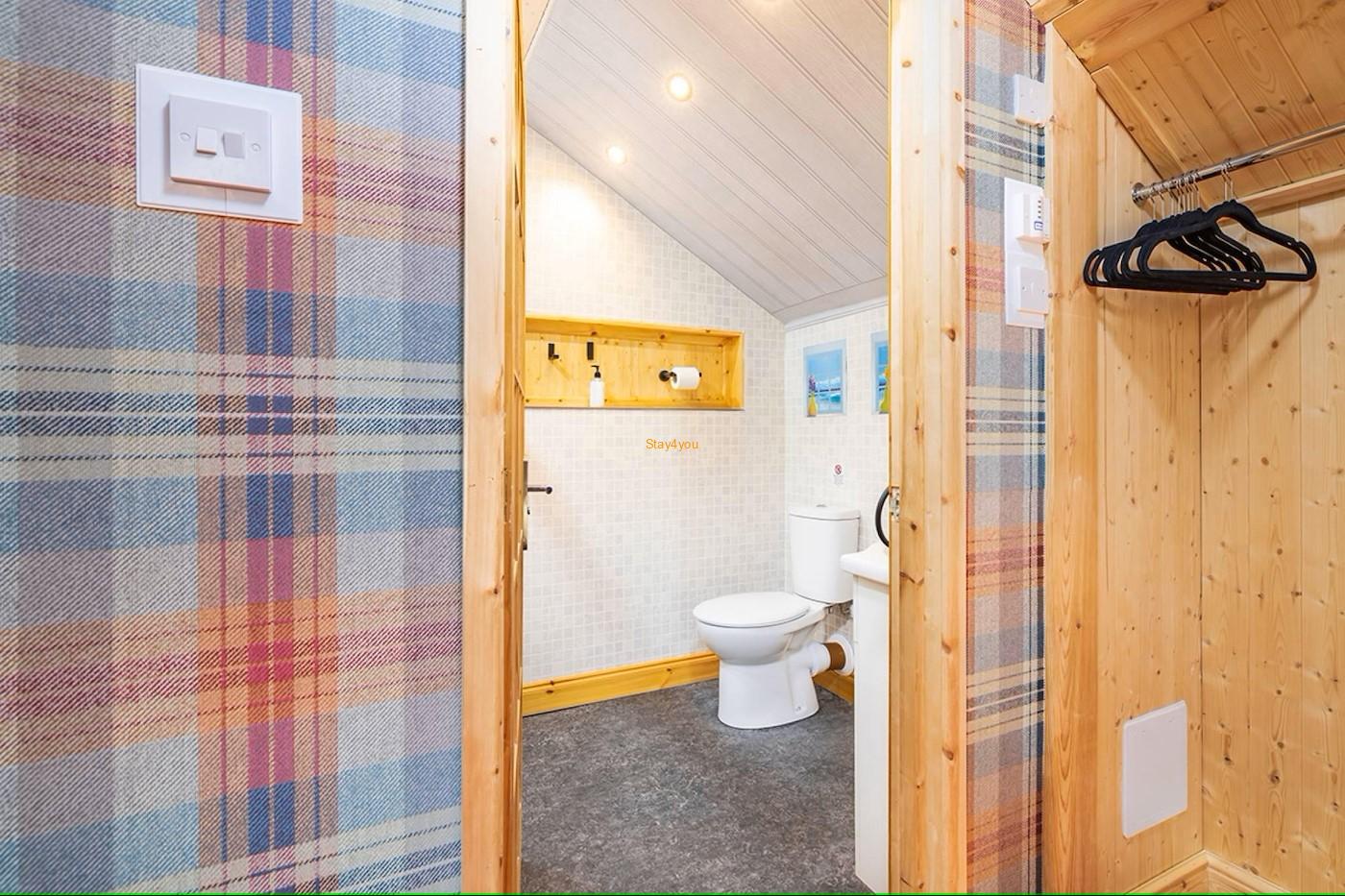 Country Inn For Sale Loch Ness Highland Scotland | Tourism - Front of Property