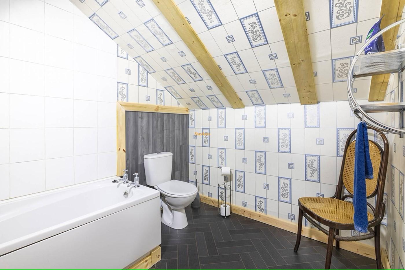 Country Inn For Sale Loch Ness Highland Scotland | Tourism - Front of Property